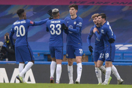 冬窗大戏开启！曼联中场或离队，利物浦寻萨拉赫接班人