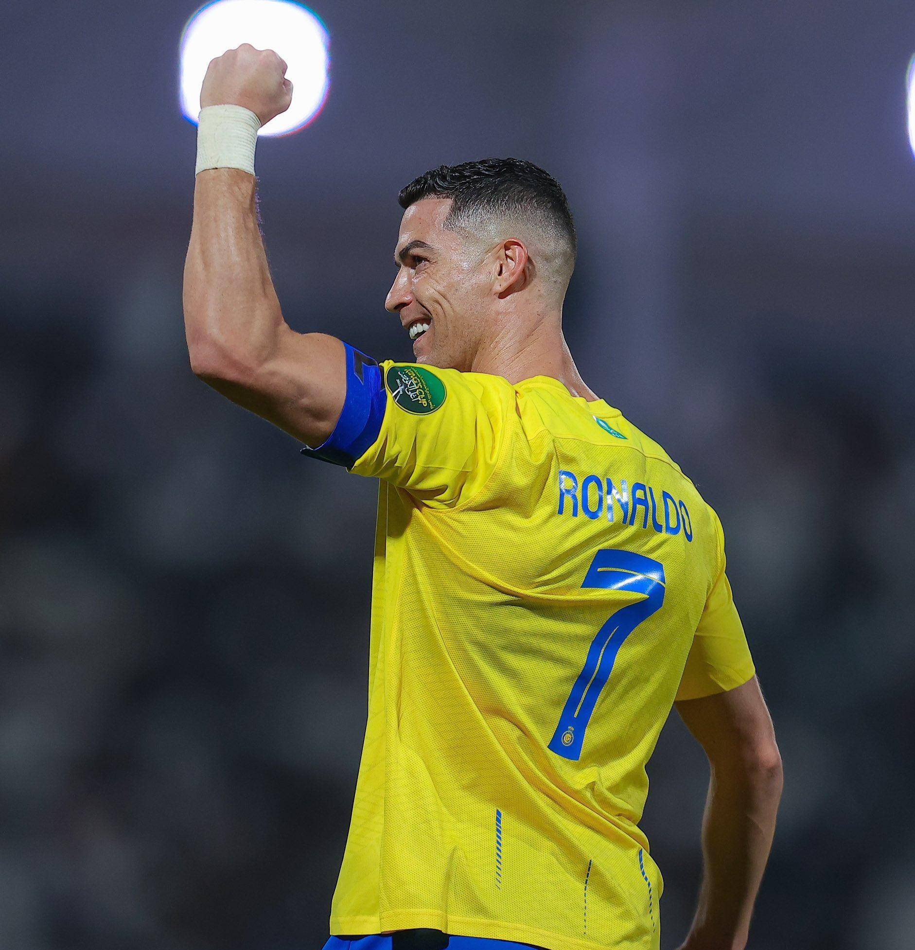 德天空：多特将在今天与二门亚历山大-迈尔续约至2027年