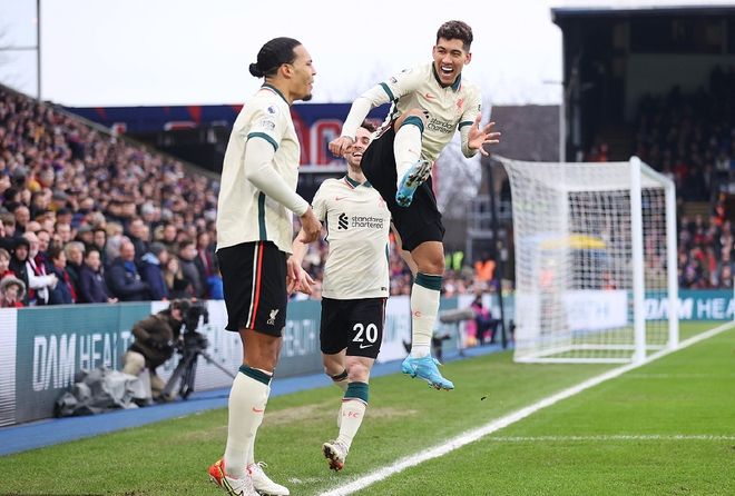 德塞利选择范德萨、卡洛斯、拉莫斯等球员，展现其独特风格与偏好。