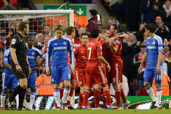 NBA常规赛战报：湖人客场险胜太阳,